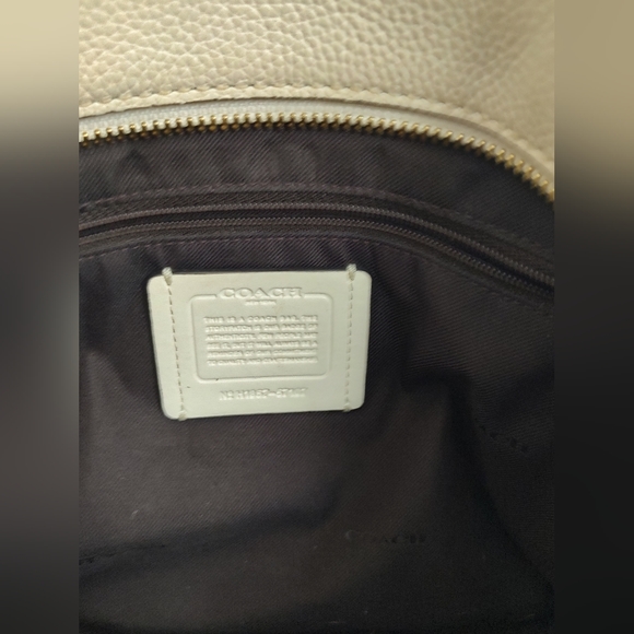 💫HOST PICK💫 COACH Handbag with Silky Storage Cover and gold accents - Picture 4 of 8